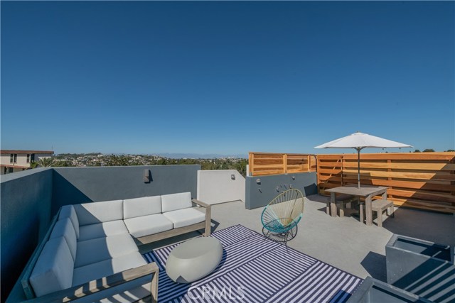 1920 Pacific Coast Highway, Redondo Beach, California 90277, 3 Bedrooms Bedrooms, ,2 BathroomsBathrooms,Residential,Sold,Pacific Coast Highway,OC20103865