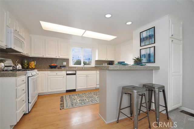 833 Maria Avenue, Redondo Beach, California 90277, 3 Bedrooms Bedrooms, ,2 BathroomsBathrooms,Residential,Sold,Maria,SB18031980