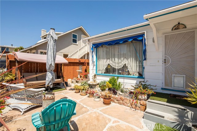 1040 Loma Drive, Hermosa Beach, California 90254, 3 Bedrooms Bedrooms, ,Residential,Sold,Loma,SB19091151