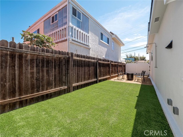1131 19th Street, Hermosa Beach, California 90254, 2 Bedrooms Bedrooms, ,1 BathroomBathrooms,Residential,Sold,19th,SB20249422