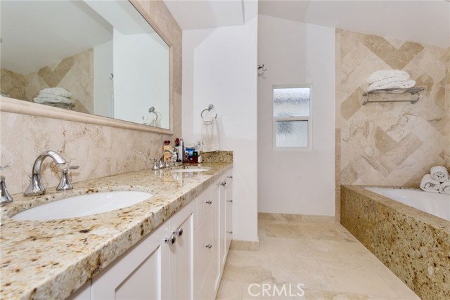 202 Irena Avenue, Redondo Beach, California 90277, 4 Bedrooms Bedrooms, ,3 BathroomsBathrooms,Residential,Sold,Irena,OC18171138