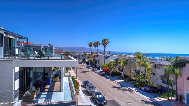 1530 Manhattan Avenue, Hermosa Beach, California 90254, 4 Bedrooms Bedrooms, ,3 BathroomsBathrooms,Residential,Sold,Manhattan,SB17147008