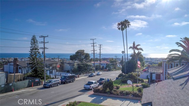 919 1st Street, Manhattan Beach, California 90266, 3 Bedrooms Bedrooms, ,2 BathroomsBathrooms,Residential,Sold,1st,SB17170070