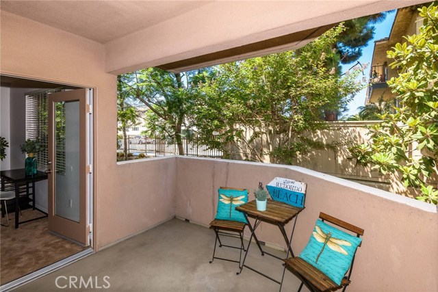 Over-sized patio pictured this time with table and chairs.