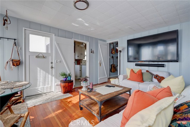 3905 Crest Drive, Manhattan Beach, California 90266, 3 Bedrooms Bedrooms, ,Residential,Sold,Crest,SB19240278