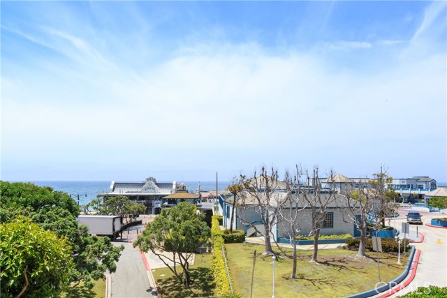 650 The Village, Redondo Beach, California 90277, 2 Bedrooms Bedrooms, ,2 BathroomsBathrooms,Residential,Sold,The Village,SB17108266