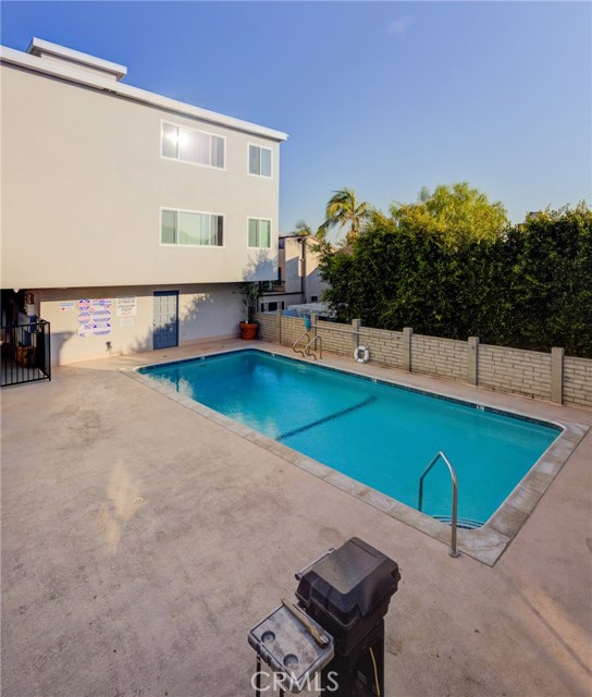 2411 Prospect Avenue, Hermosa Beach, California 90254, 2 Bedrooms Bedrooms, ,1 BathroomBathrooms,Residential,Sold,Prospect,PV21018922