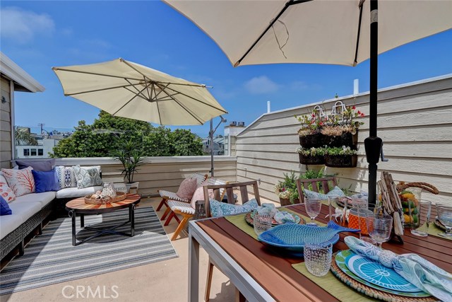 South facing orientation is perfect for bright and sunny afternoons.