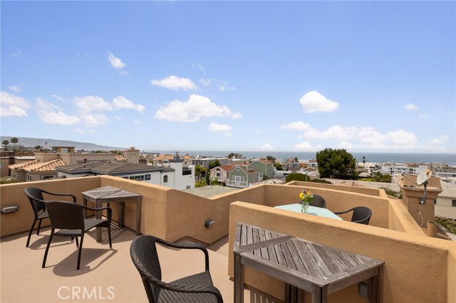 2 tier rooftop deck with sweeping views