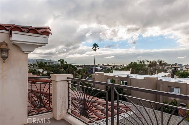 632 9th Street, Hermosa Beach, California 90254, 4 Bedrooms Bedrooms, ,3 BathroomsBathrooms,Residential,Sold,9th,SB18012549