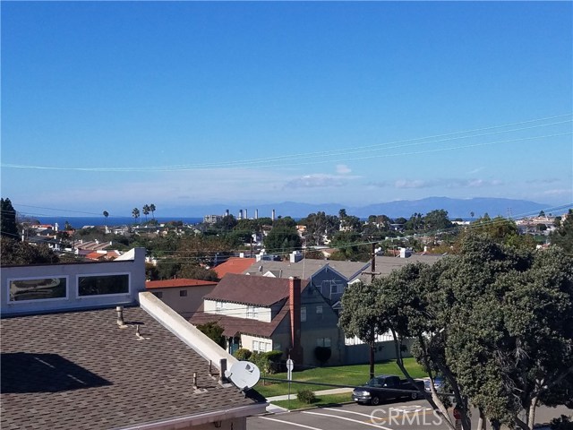 202 Lucia Avenue, Redondo Beach, California 90277, 4 Bedrooms Bedrooms, ,3 BathroomsBathrooms,Residential,Sold,Lucia,PV17247828