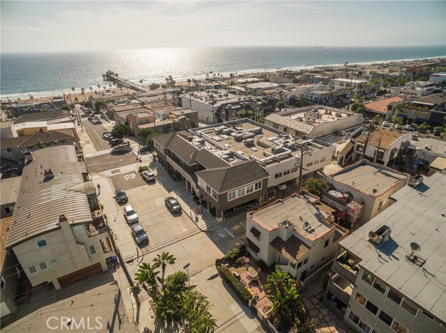 317 11th Street, Manhattan Beach, California 90266, 2 Bedrooms Bedrooms, ,2 BathroomsBathrooms,Residential,Sold,11th,SB17074863