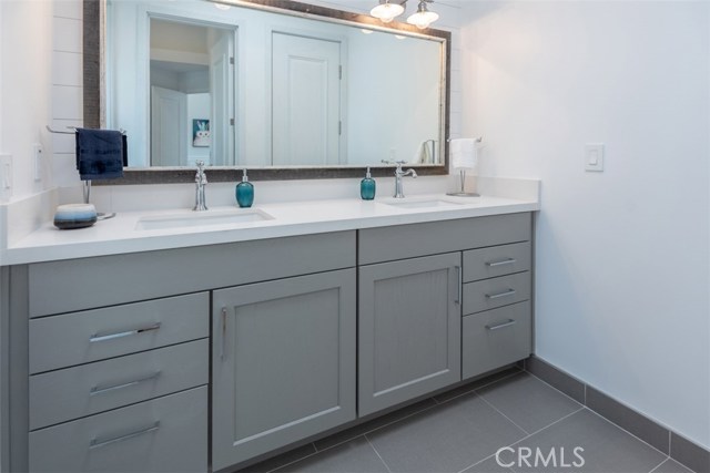 2410 Huntington Lane, Redondo Beach, California 90278, 4 Bedrooms Bedrooms, ,3 BathroomsBathrooms,Residential,Sold,Huntington,PV18242056