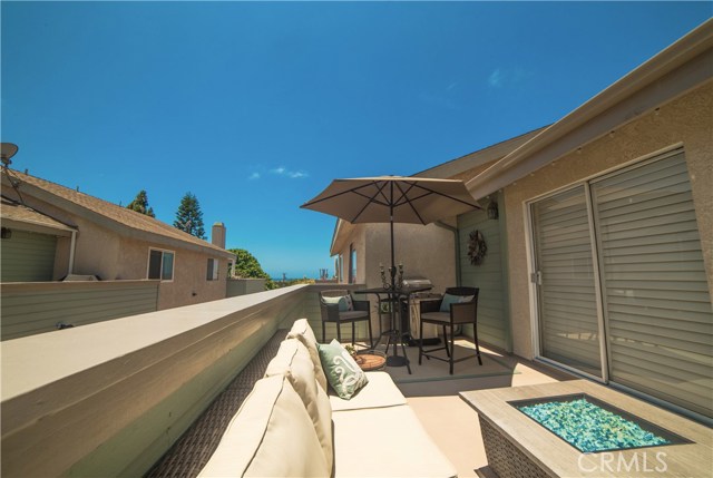 211 Helberta Avenue, Redondo Beach, California 90277, 2 Bedrooms Bedrooms, ,2 BathroomsBathrooms,Residential,Sold,Helberta,RS18145778