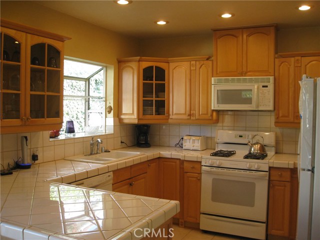 2700 Robinson Street, Redondo Beach, California 90278, 2 Bedrooms Bedrooms, ,1 BathroomBathrooms,Residential,Sold,Robinson,PW18148621