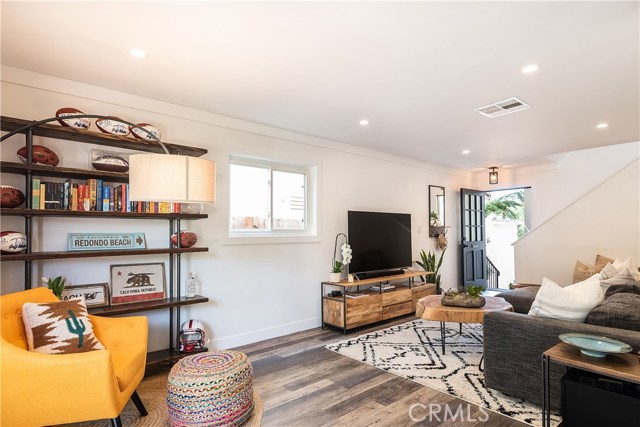 1744 Speyer Lane Lane, Redondo Beach, California 90278, 4 Bedrooms Bedrooms, ,2 BathroomsBathrooms,Residential,Sold,Speyer Lane,SB19136973