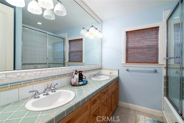 591 26th Street, Manhattan Beach, California 90266, 5 Bedrooms Bedrooms, ,3 BathroomsBathrooms,Residential,Sold,26th,SB20016048