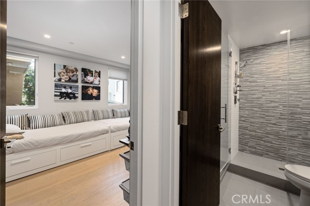 319 34th Place, Manhattan Beach, California 90266, 3 Bedrooms Bedrooms, ,3 BathroomsBathrooms,Residential,Sold,34th,PV21029643