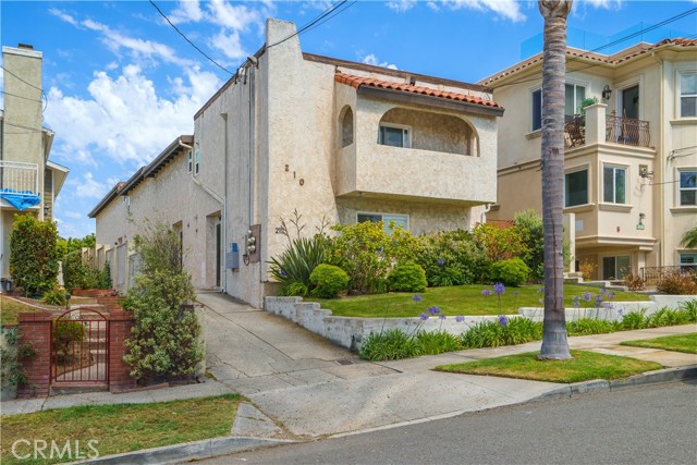 210 Lucia Avenue, Redondo Beach, California 90277, ,Residential Income,Sold,Lucia,SB21142473