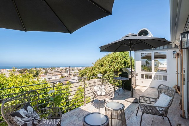 909 8th Street, Hermosa Beach, California 90254, 5 Bedrooms Bedrooms, ,4 BathroomsBathrooms,Residential,Sold,8th,SB20212792