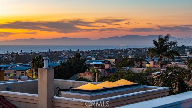 942 15th Street, Hermosa Beach, California 90254, 4 Bedrooms Bedrooms, ,2 BathroomsBathrooms,Residential,Sold,15th,SB20137355