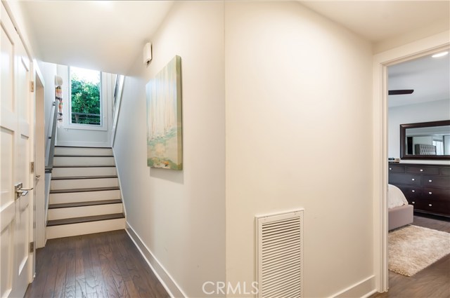 201 24th Street, Hermosa Beach, California 90254, 3 Bedrooms Bedrooms, ,2 BathroomsBathrooms,Residential,Sold,24th,SB17267233