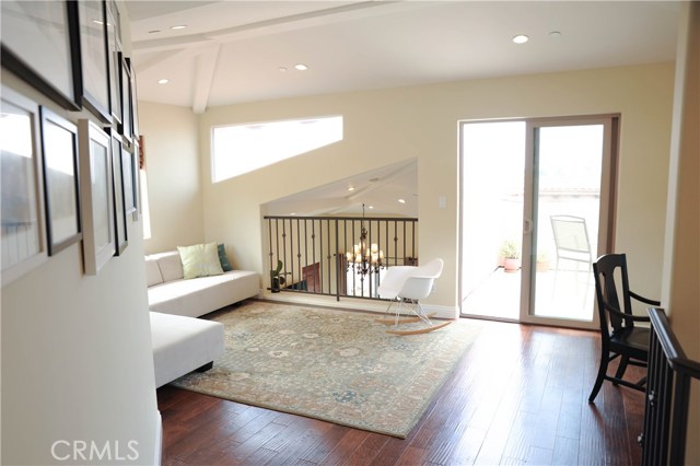 713 JUANITA, Redondo Beach, California 90277, 3 Bedrooms Bedrooms, ,2 BathroomsBathrooms,Residential,Sold,JUANITA,SB17176144