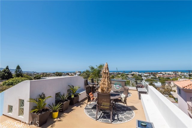 205 Helberta Avenue, Redondo Beach, California 90277, 4 Bedrooms Bedrooms, ,3 BathroomsBathrooms,Residential,Sold,Helberta,SB18113990