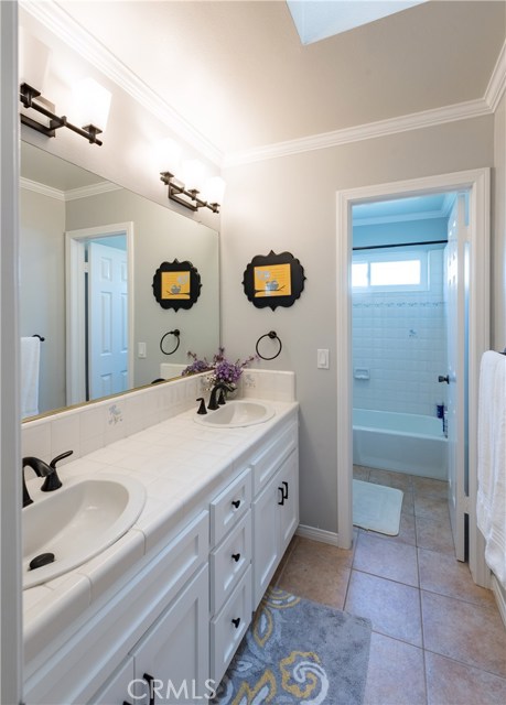 2001 Ernest Avenue, Redondo Beach, California 90278, 4 Bedrooms Bedrooms, ,1 BathroomBathrooms,Residential,Sold,Ernest,SB18238314