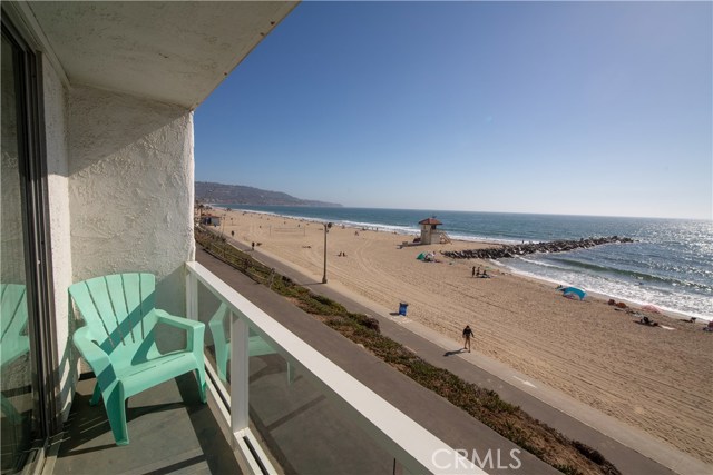 615 Esplanade, Redondo Beach, California 90277, 1 Bedroom Bedrooms, ,1 BathroomBathrooms,Residential,Sold,Esplanade,SB18186374