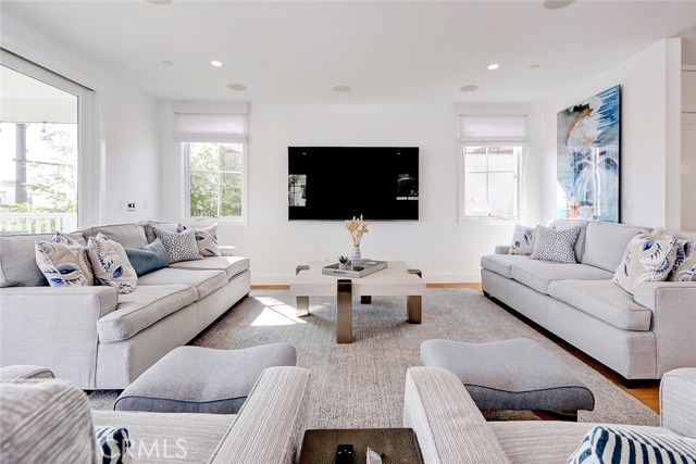 420 31st Street, Manhattan Beach, California 90266, 5 Bedrooms Bedrooms, ,2 BathroomsBathrooms,Residential,Sold,31st,SB20242729