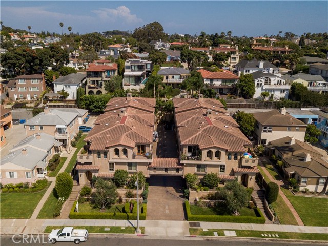 704 Pacific Coast Hwy, Redondo Beach, California 90277, 3 Bedrooms Bedrooms, ,2 BathroomsBathrooms,Residential,Sold,Pacific Coast Hwy,SB18201365