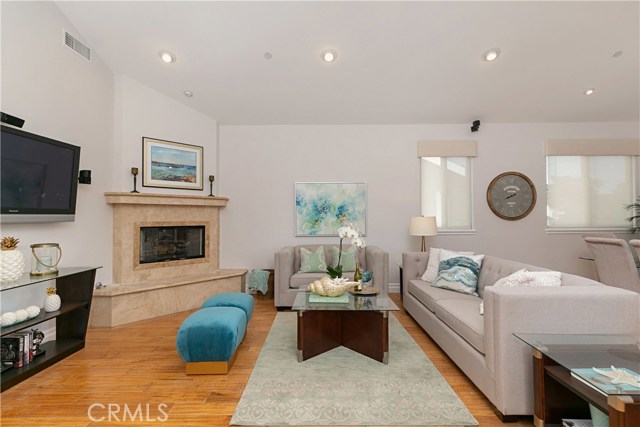 105 Lucia Avenue, Redondo Beach, California 90277, 3 Bedrooms Bedrooms, ,2 BathroomsBathrooms,Residential,Sold,Lucia,SB19076880