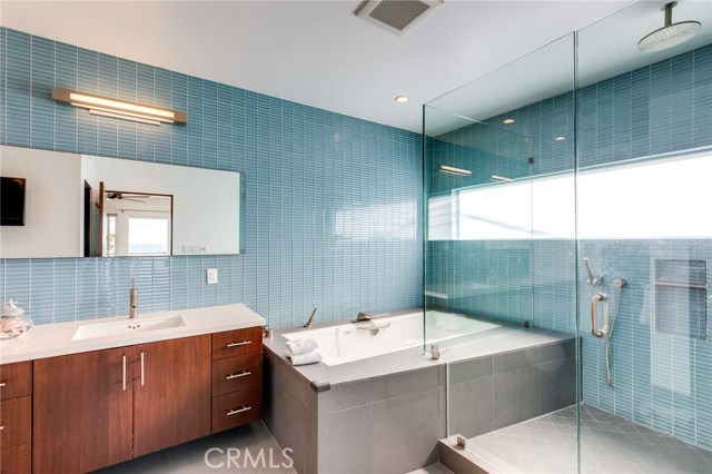 113 El Porto Street, Manhattan Beach, California 90266, 4 Bedrooms Bedrooms, ,2 BathroomsBathrooms,Residential,Sold,El Porto,SB19022186