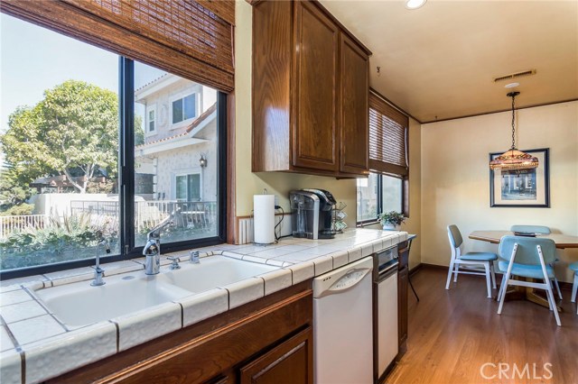 220 Prospect Avenue, Redondo Beach, California 90277, 3 Bedrooms Bedrooms, ,2 BathroomsBathrooms,Residential,Sold,Prospect,SB18046875