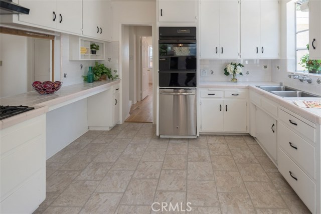 2403 Sebald Avenue, Redondo Beach, California 90278, 3 Bedrooms Bedrooms, ,2 BathroomsBathrooms,Residential,Sold,Sebald,PV18099154