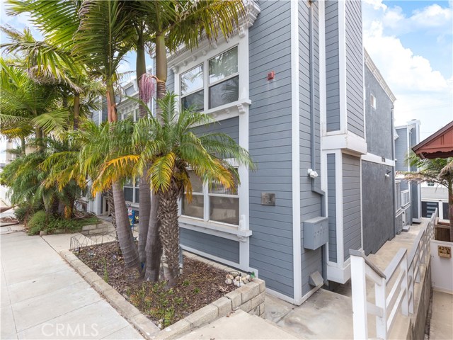 427 Manhattan Avenue, Hermosa Beach, California 90254, 2 Bedrooms Bedrooms, ,1 BathroomBathrooms,Residential,Sold,Manhattan,SB20167602