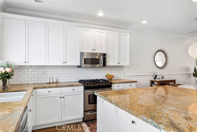 Kitchen with subway tiles, granite counters and Island