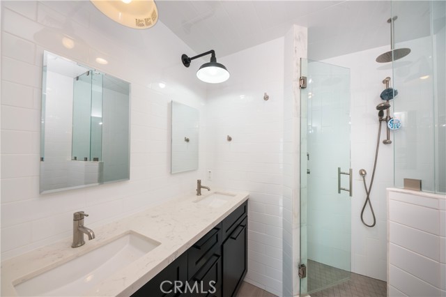 1829 Oak Avenue, Manhattan Beach, California 90266, 3 Bedrooms Bedrooms, ,2 BathroomsBathrooms,Residential,Sold,Oak,SB21146296