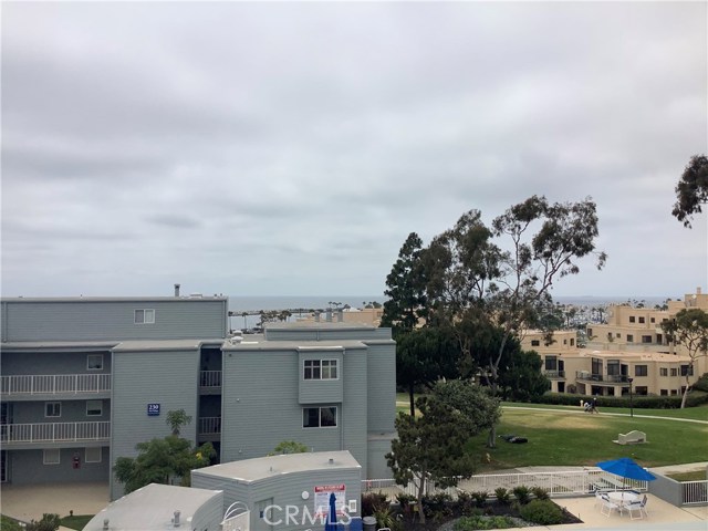 220 The Village, Redondo Beach, California 90277, 1 Bedroom Bedrooms, ,2 BathroomsBathrooms,Residential,Sold,The Village,SB19142462