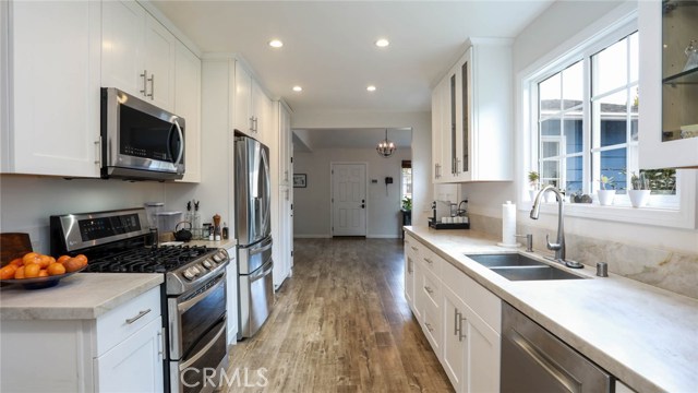 2204 Robinson Street, Redondo Beach, California 90278, 2 Bedrooms Bedrooms, ,2 BathroomsBathrooms,Residential,Sold,Robinson,PV20074273