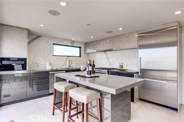 206 Moonstone Street, Manhattan Beach, California 90266, 4 Bedrooms Bedrooms, ,1 BathroomBathrooms,Residential,Sold,Moonstone,SB19150217