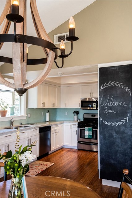 211 Helberta Avenue, Redondo Beach, California 90277, 2 Bedrooms Bedrooms, ,2 BathroomsBathrooms,Residential,Sold,Helberta,SB19015019