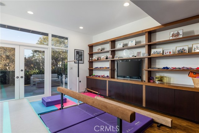 2404 Laurel Avenue, Manhattan Beach, California 90266, 5 Bedrooms Bedrooms, ,4 BathroomsBathrooms,Residential,Sold,Laurel,SB20035806