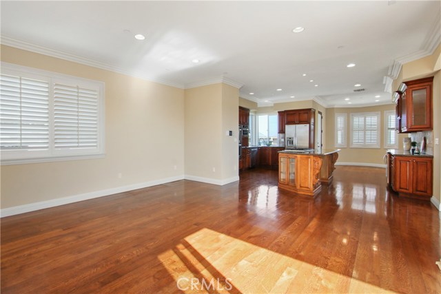 BEAUTIFUL LIVING SPACE WITH NATURAL BRAZILIAN OAK HARDWOOD FLOORING