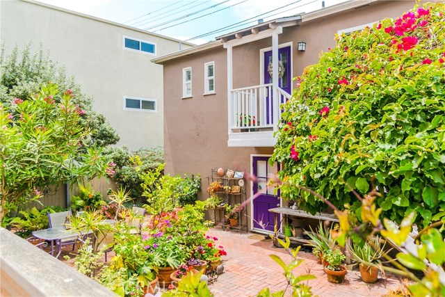 126 8th Street, Hermosa Beach, California 90254, 2 Bedrooms Bedrooms, ,2 BathroomsBathrooms,Residential,Sold,8th,SB18121226
