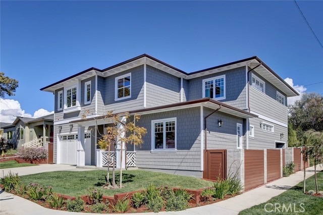 1900 Lynngrove Drive, Manhattan Beach, California 90266, 5 Bedrooms Bedrooms, ,2 BathroomsBathrooms,Residential,Sold,Lynngrove,SB21039108