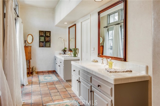 1421 Via Galicia, Palos Verdes Estates, California 90274, 4 Bedrooms Bedrooms, ,3 BathroomsBathrooms,Residential,Sold,Via Galicia,PV19066232