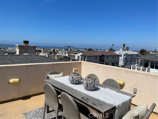 Spectacular Ocean Views from the large Rooftop Deck