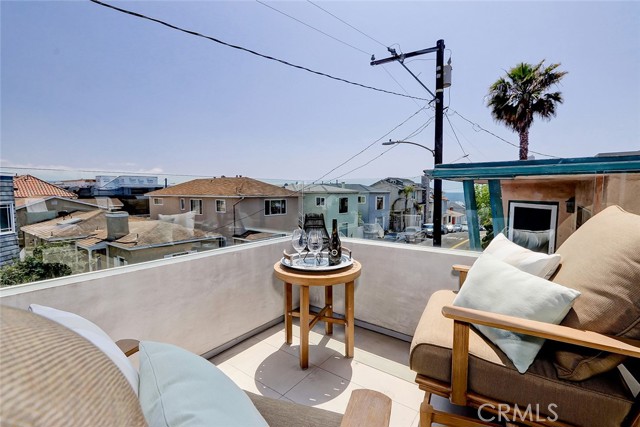 339 27th Street, Hermosa Beach, California 90254, 5 Bedrooms Bedrooms, ,3 BathroomsBathrooms,Residential,Sold,27th,SB21080824